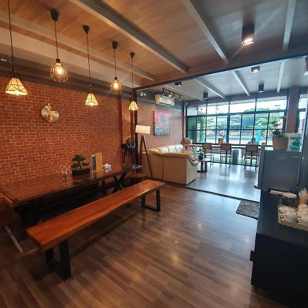 Sleep Airport Chiang Mai Bed & Breakfast Bagian luar foto